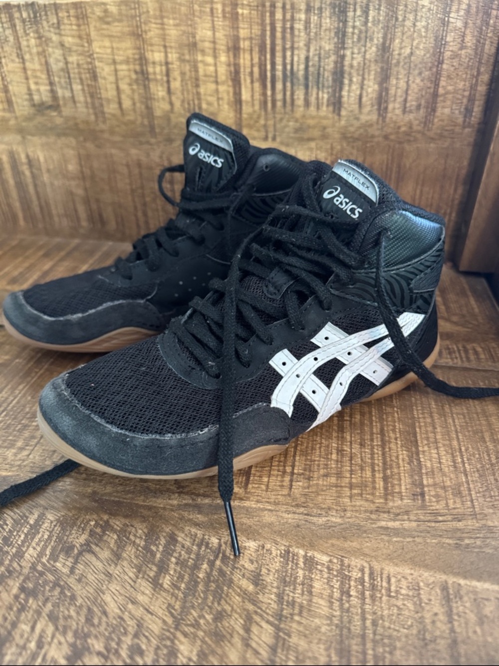 Kids Asics wrestling shoes